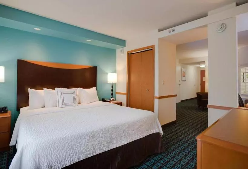 キングサイズベッドのスタンダードルーム, Fairfield Inn And Suites By Marriott Titusville Kennedy Space Center