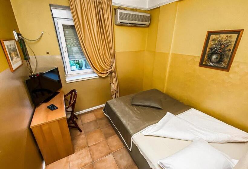 اتاق استاندارد یک نفره, Garni Rimski