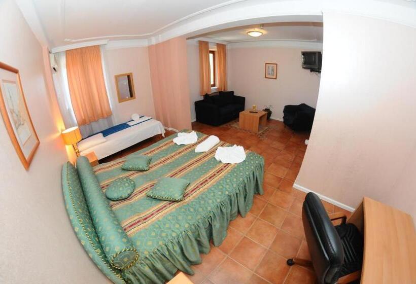 اتاق استاندارد سه نفره, Garni Rimski