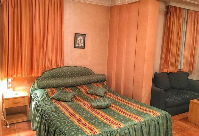 اتاق استاندارد سه نفره, Garni Rimski