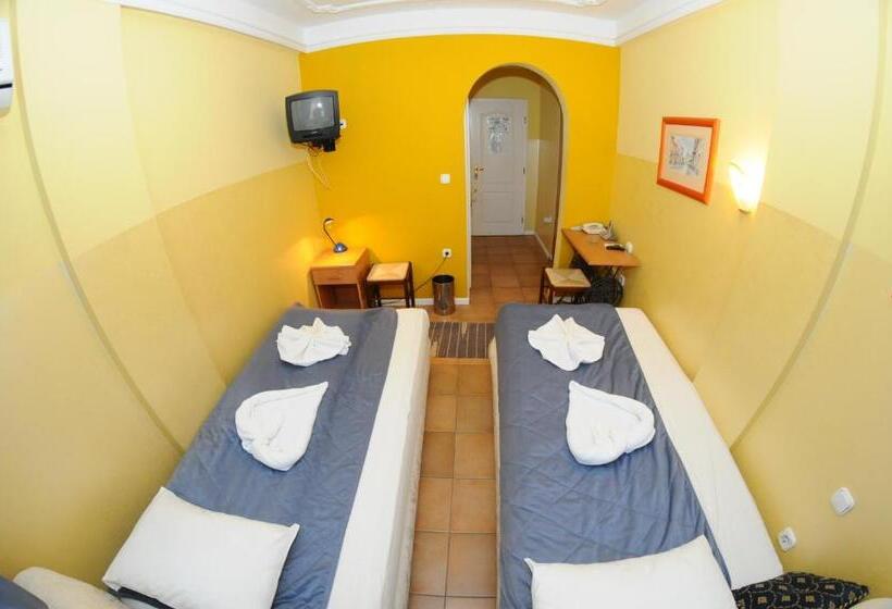 اتاق استاندارد سه نفره, Garni Rimski