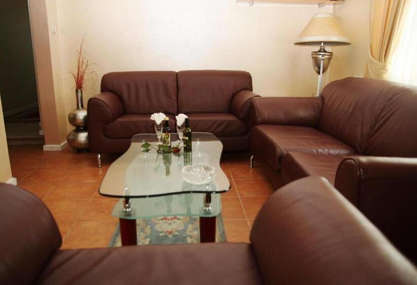 اتاق استاندارد سه نفره, Garni Rimski