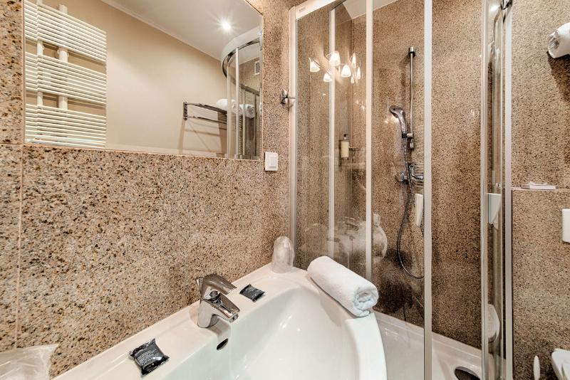 اتاق استاندارد یک نفره, Grand Royal