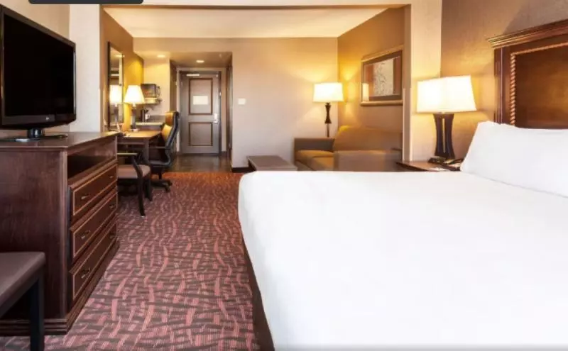 キングサイズベッドのスイートルーム, Holiday Inn Express Hotel & Suites Cheyenne, An Ihg