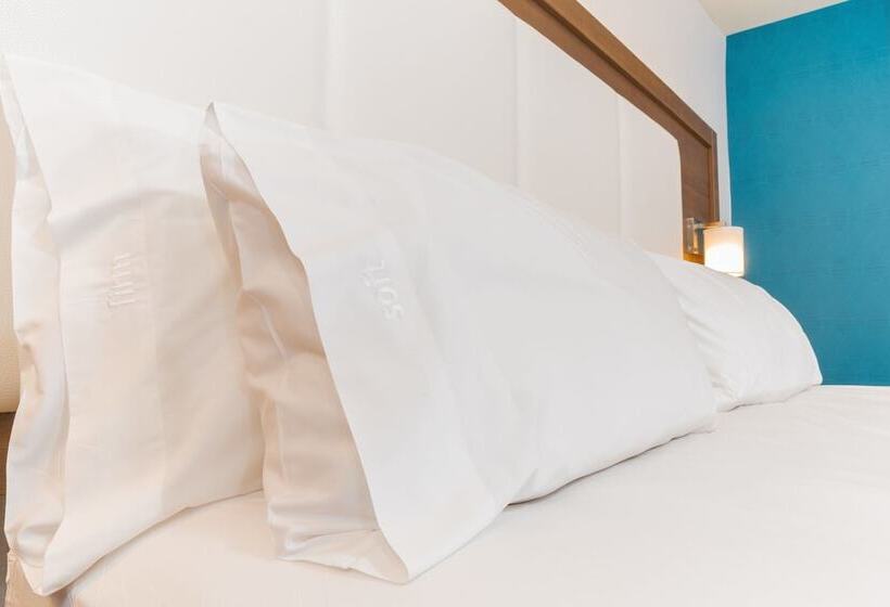 غرفة قياسية, Holiday Inn Express Hollywood Walk Of Fame, An Ihg