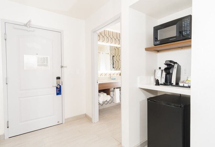 스탠다드 룸 더블 침대 2개, Holiday Inn Express Hollywood Walk Of Fame, An Ihg