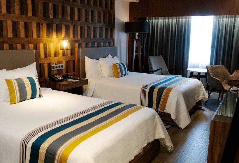 Люкс, Indigo Guadalajara Expo, An Ihg