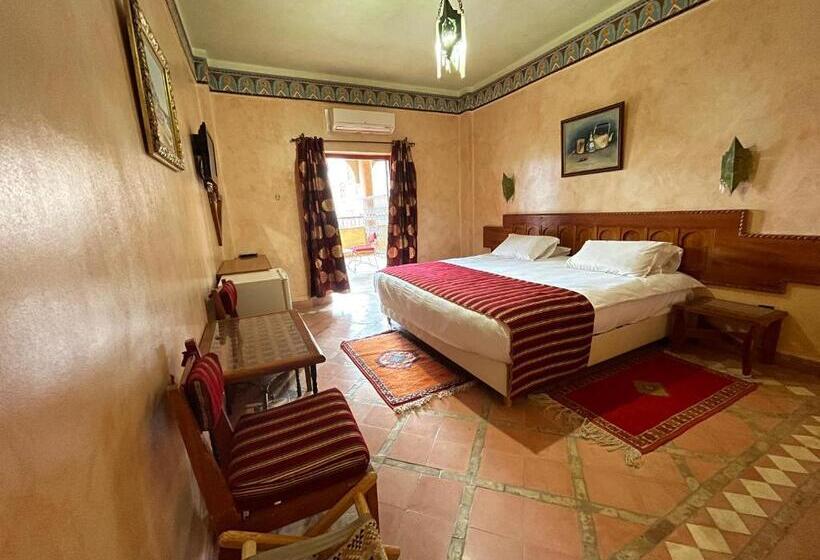 سوییت با چشم‌انداز استخر, Kasbah Lamrani