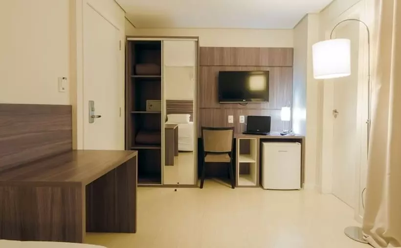 اتاق استاندارد چهار تخته, Umbu Hotel Porto Alegre