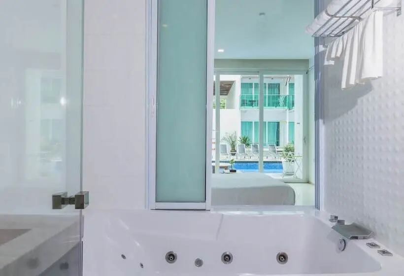 プールの見えるデラックスルーム, Kc Beach Hotel Samui
