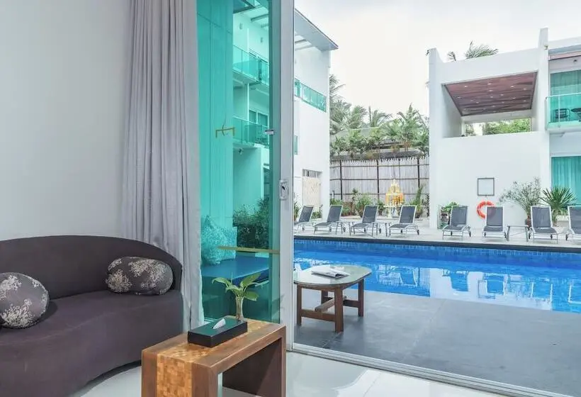 プールの見えるデラックスルーム, Kc Beach Hotel Samui