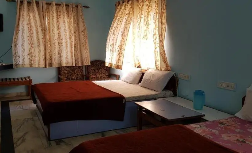 デラックスの４人部屋, Budget Stay Between The Hills