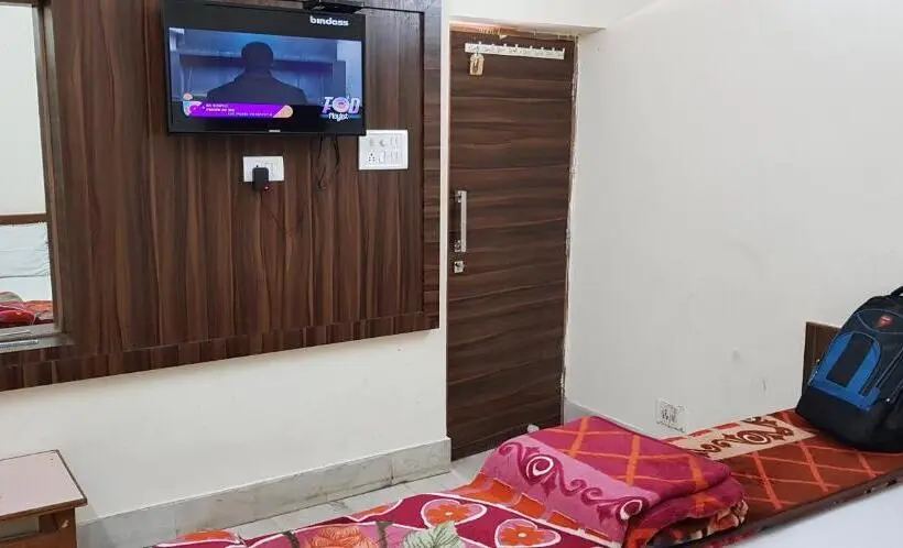 デラックスの４人部屋, Budget Stay Between The Hills