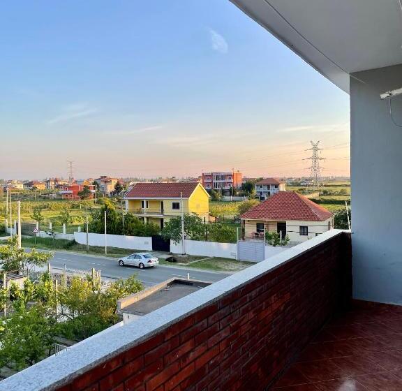 Трехместный Номер Стандарт с Балконом, Nicola