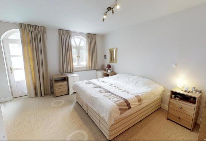 발코니가 있는 4인용 스탠다드 룸, White House Zalakaros