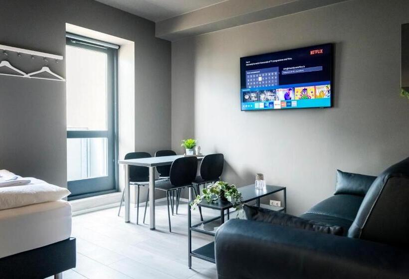 استودیو استاندارد با بالکن, The New Post Office