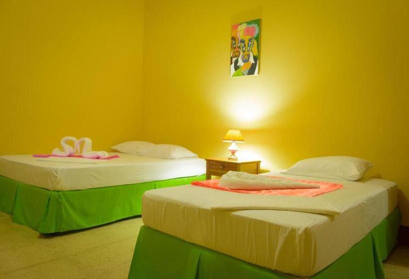 غرفة قياسية ثلاثية, Hostal Fachente