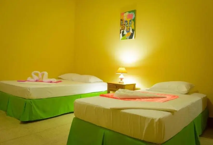 اتاق استاندارد سه نفره, Hostal Fachente