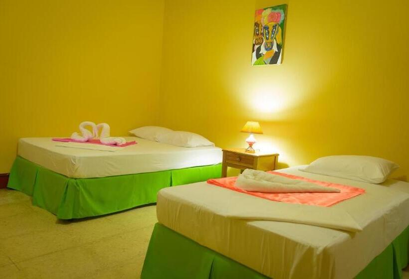 غرفة قياسية ثلاثية, Hostal Fachente