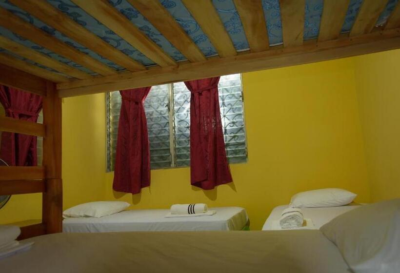 غرفة رباعية اقتصادية مع حمام مشترك, Hostal Fachente