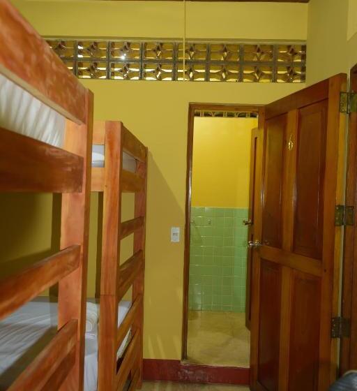 غرفة رباعية اقتصادية مع حمام مشترك, Hostal Fachente