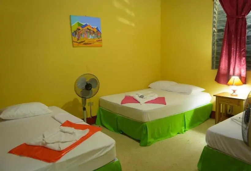 اتاق راحتی سه تخته, Hostal Fachente