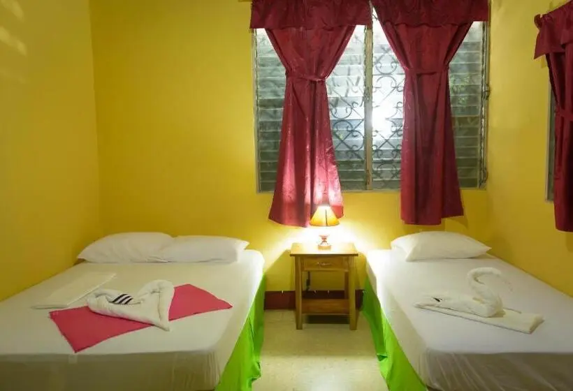 اتاق راحتی سه تخته, Hostal Fachente