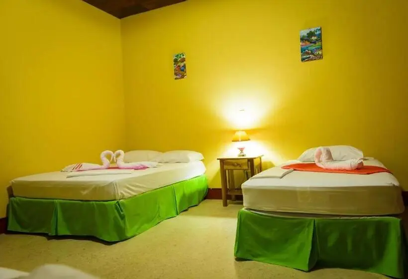 اتاق راحتی سه تخته, Hostal Fachente