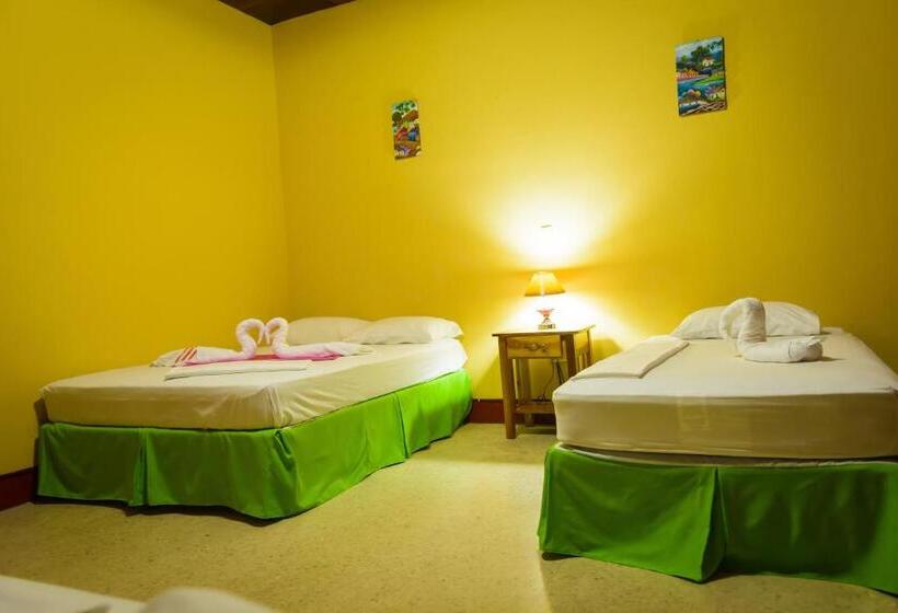 غرفة كومفورت ثلاثية, Hostal Fachente