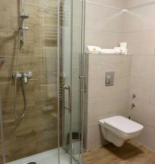 スイート, Apát Panzió és étterem