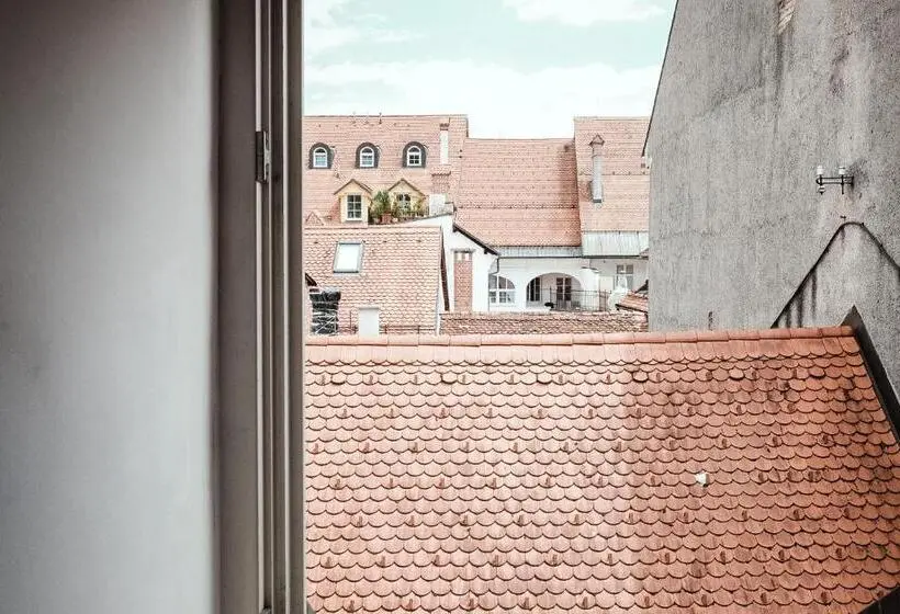استودیوی استاندارد, Layer Residences