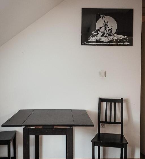 اتاق خانوادگی, Layer Residences