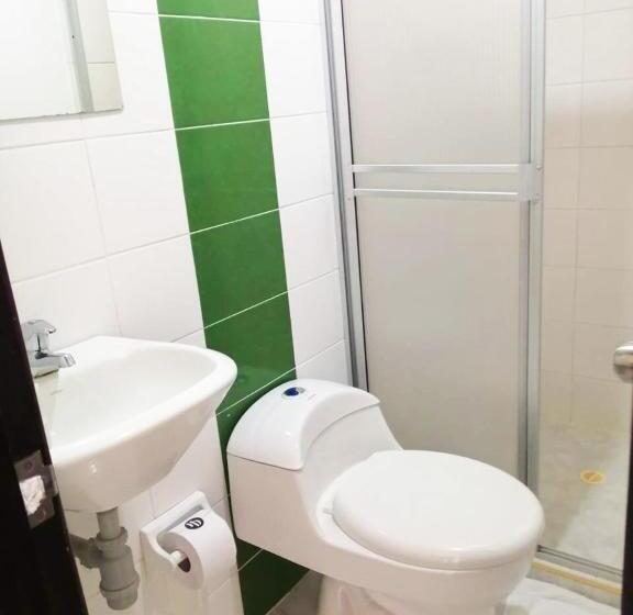 이코노미 룸, Don David Sabana