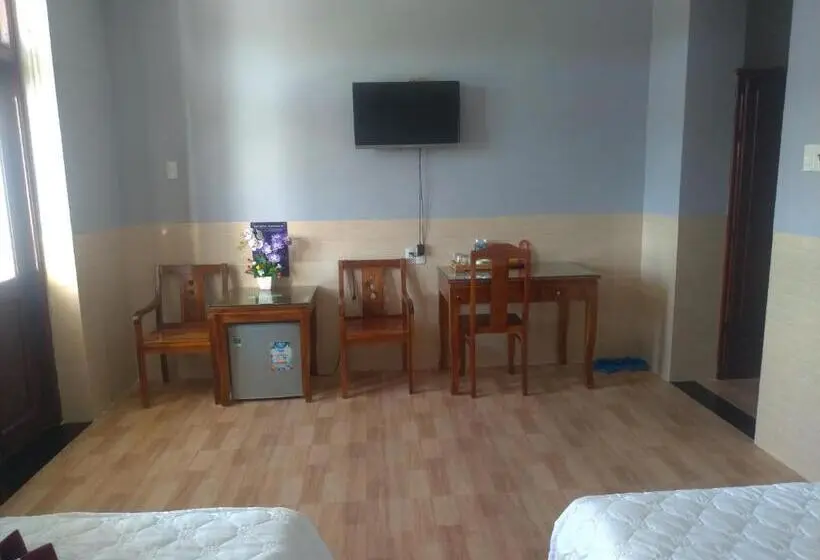 اتاق اکونومی, Khách Sạn ánh đông