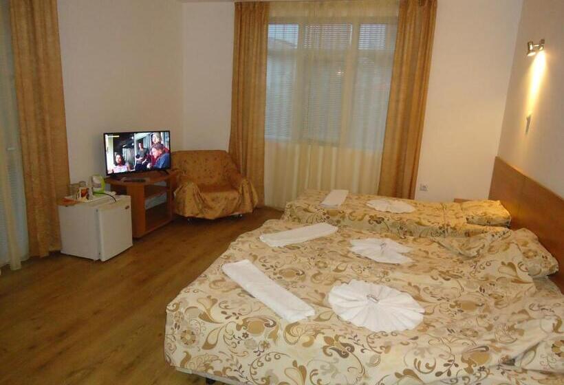 Standard Triple Room with Terrace, Matev