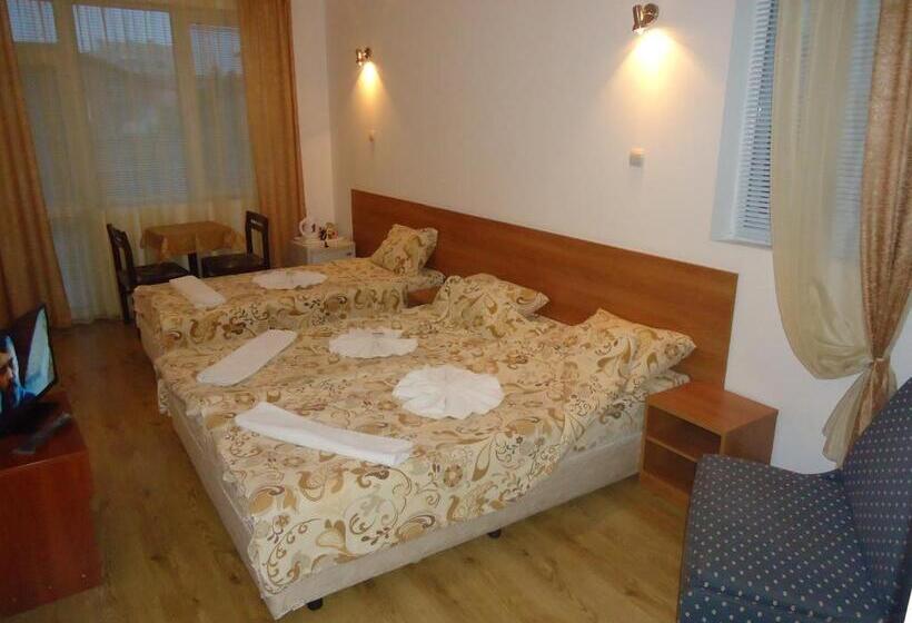 バルコニー付スタンダード4ベッドルーム, Matev