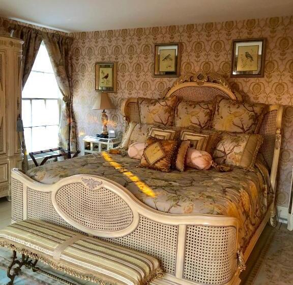 带大床的高级房间, Renwick Clifton House B&b