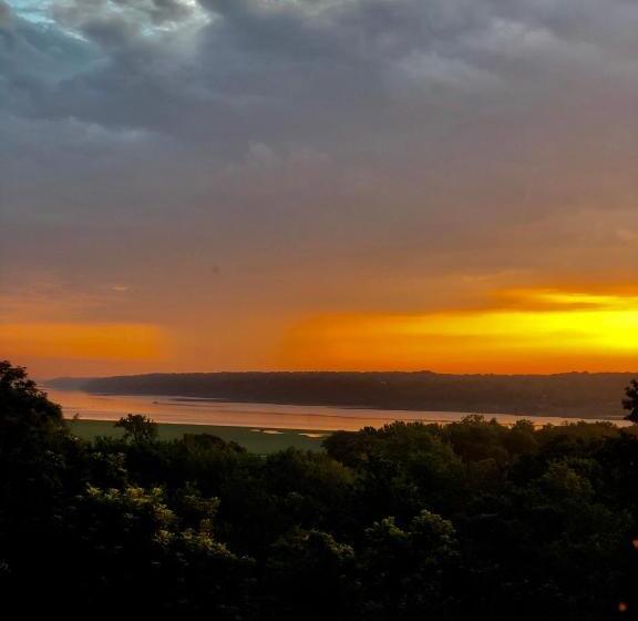 带大床的高级房间, Renwick Clifton House B&b