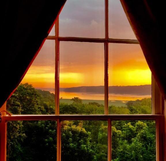 带大床的高级房间, Renwick Clifton House B&b