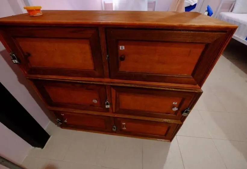 تختخواب در اتاق مشترک, Sangchan Hostel