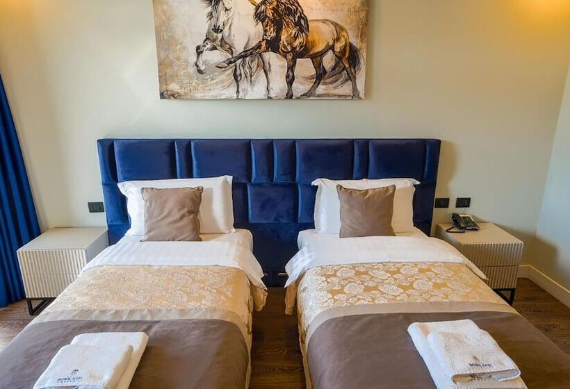 חדר סטנדרט עם מרפסת, Royal East Resort