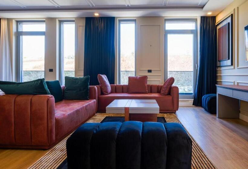 סוויטה עם מרפסת, Royal East Resort