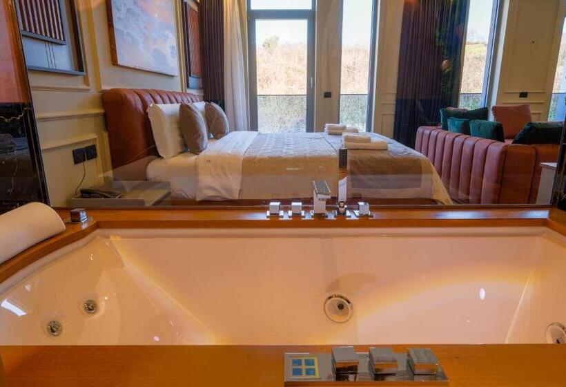 סוויטה עם מרפסת, Royal East Resort