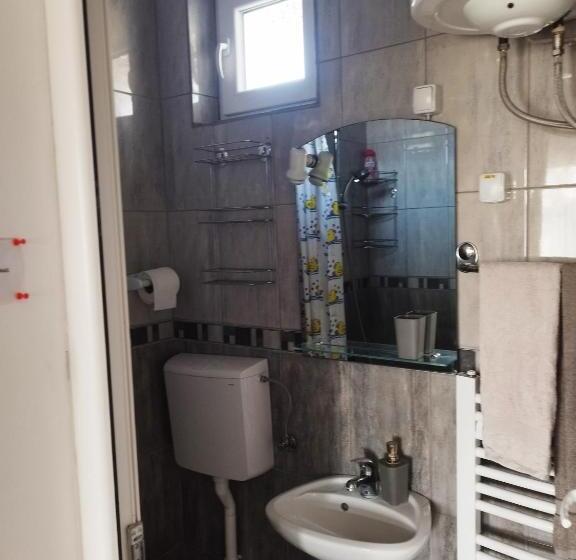 اتاق استاندارد سه نفره, Soba Milica