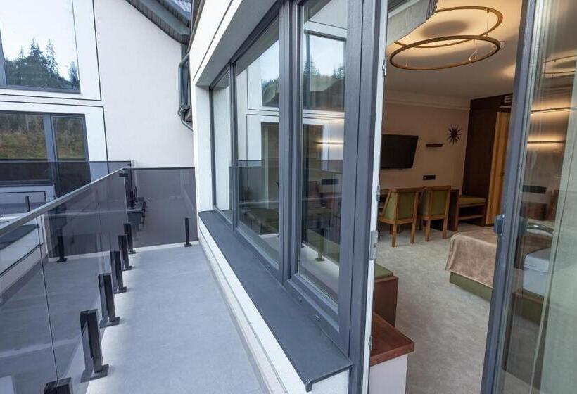 سوییت جونیور با بالکن, Ribas Karpaty