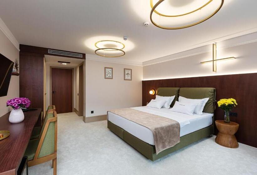 سوییت جونیور با بالکن, Ribas Karpaty