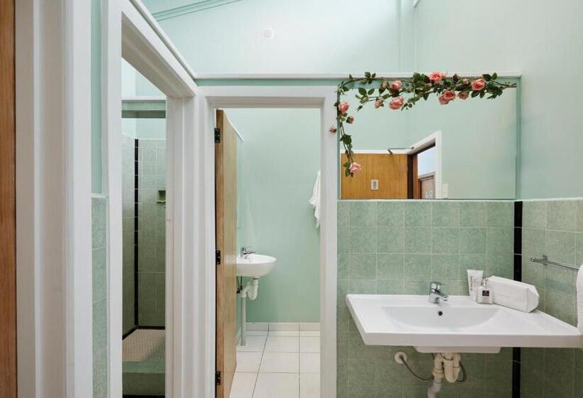 Номер Стандарт, Wanderlust Nz