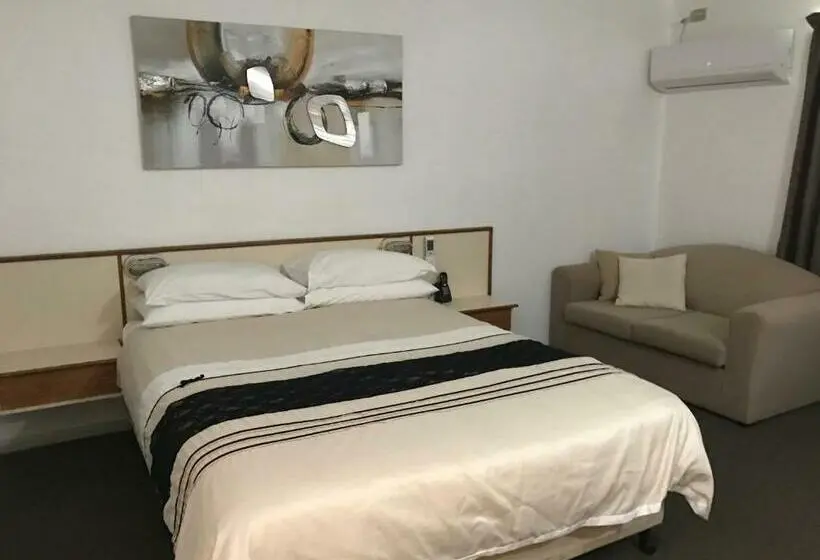 デラックスルーム, Country Comfort Gin Gin Wild Scotsman Motor Inn Qld