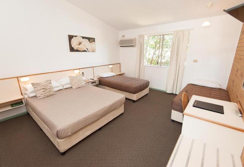 家庭套房, Country Comfort Gin Gin Wild Scotsman Motor Inn Qld