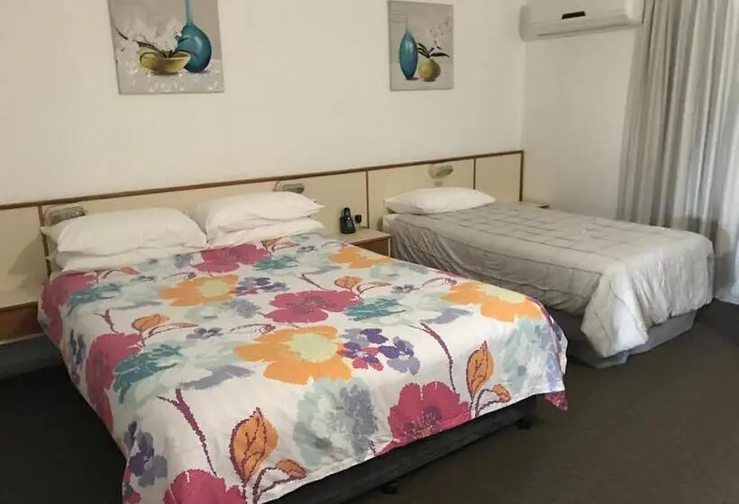 スタンダードルーム, Country Comfort Gin Gin Wild Scotsman Motor Inn Qld